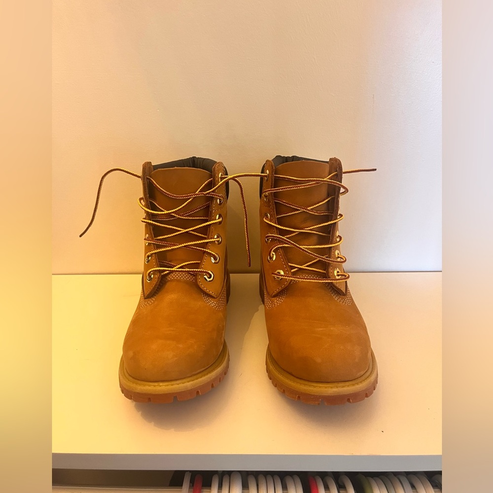 BRAND NEW TIMBERLANDS